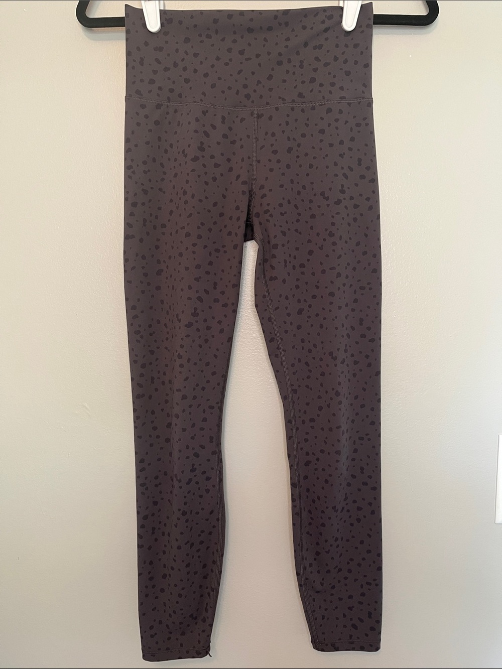 Vuori High-Waist Grey Animal/Dotted Printed Leggings